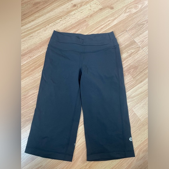 Black lululemon leggings‎ crop older style - Picture 1 of 3